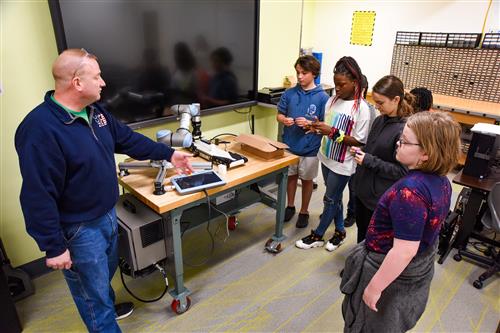 Thorpe Gordon students tour the NCC Mechatronics program